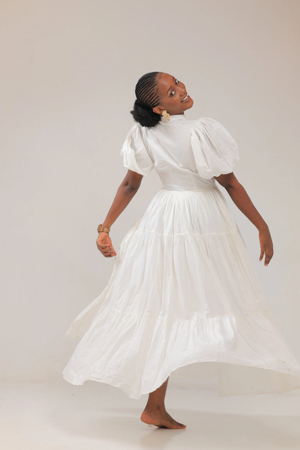 The Izuba volume sleeve white maxi dress